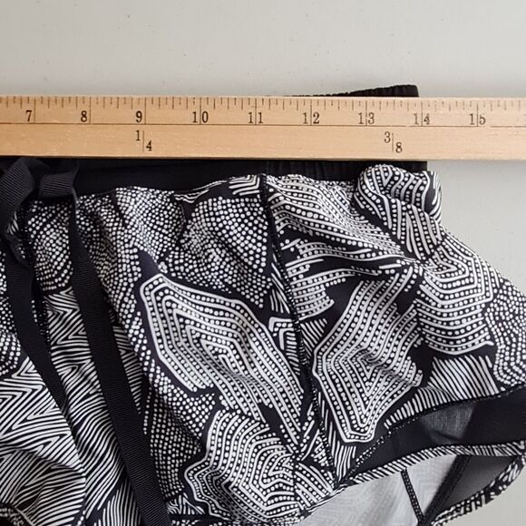 Lululemon Hotty Hot Shorts Womens 8 Black White Lined 2" Regular Gym Running - Picture 11 of 16